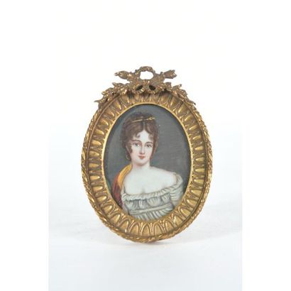 MINIATURE ovale représentant une femme dans...
