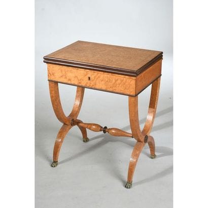 TABLE A JEUX CHARLES X en placage de bois...