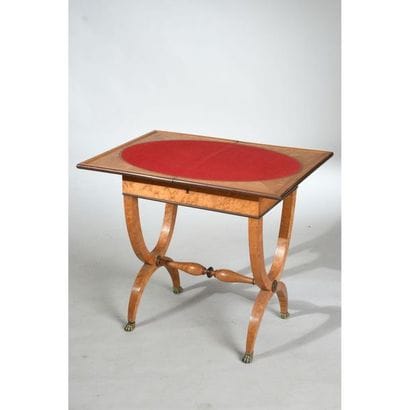 TABLE A JEUX CHARLES X en placage de bois...