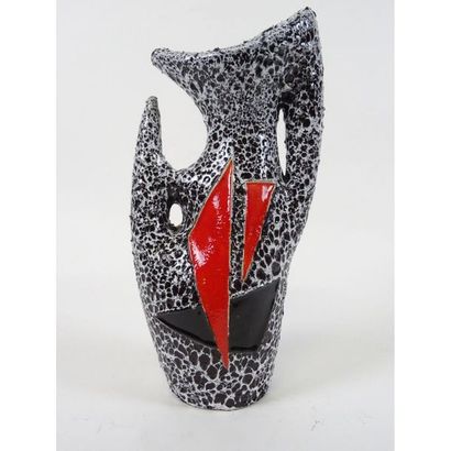 LE VAUCOUR to VALLAURIS. Vase with handles...