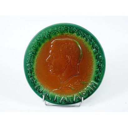 Original RUSSIAN FLAT in ceramic representing...