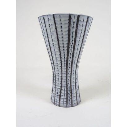 CAPRON Roger. VASE cone known as 