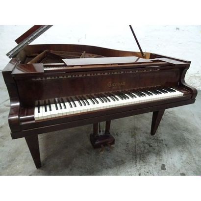 GAVEAU. PIANO à quart de queue 1940 en acajou...