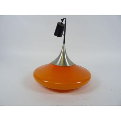 SUSPENSION 1970 de marque UFO en opaline...
