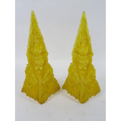 FROGER. Paire d’appliques en résine jaune...