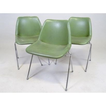 AIRBORNE. Suite de 3 chaises Hille en métal...
