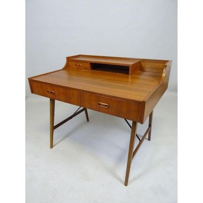 BUREAU SCANDINAVE DANS LE GOUT DE ARNE IVERSEN...
