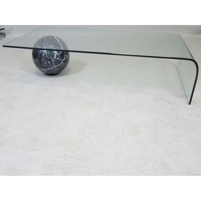 TABLE BASSE DE SALON des années 80 en verre...