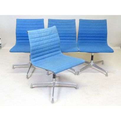 EAMES Charles. SUITE DE 4 CHAISES modèle...