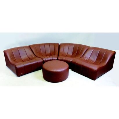 4 CHAUFFEUSES et 1 POUF. Edition Steiner...