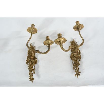 PAIRE D’APPLIQUES RÉGENCE en bronze doré...