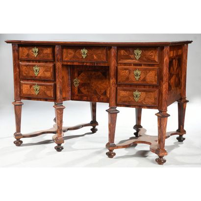 BUREAU MAZARIN LOUIS XIV de forme rectangulaire...