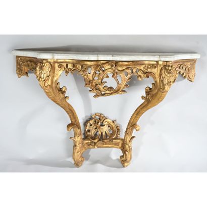 CONSOLE LOUIS XV of animated shape in gilded...