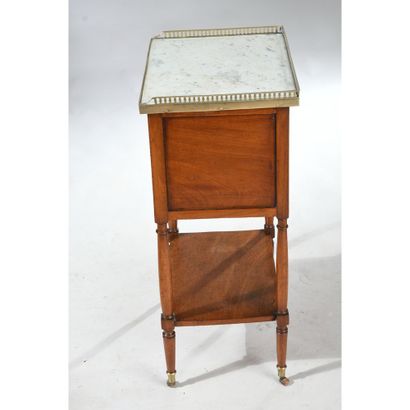 TABLE DE SALON LOUIS XVI de forme rectangulaire...