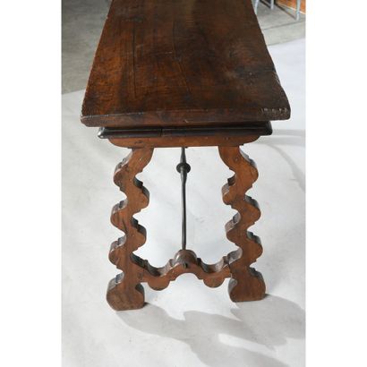 SPANISH TABLE in walnut with double twisted...