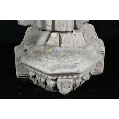 IMPORTANTE SCULPTURE en pierre calcaire blanche...