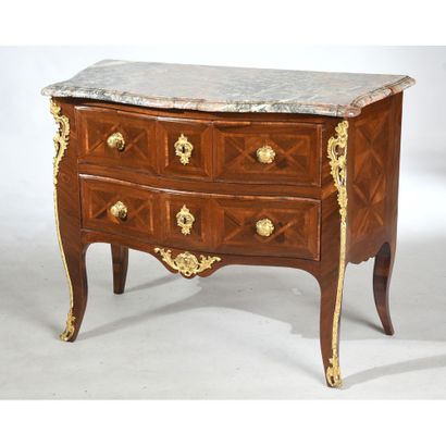 LOUIS XV COMMODITY with curved front and...
