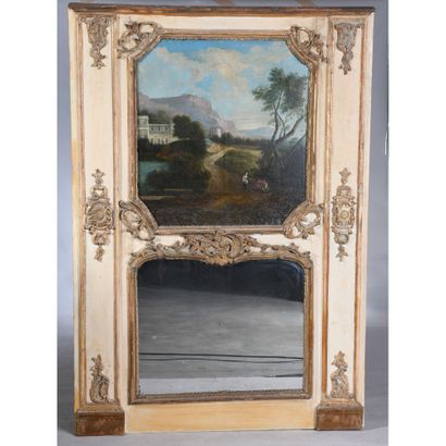 TRUMEAU LOUIS XV en bois rechampi et redoré...