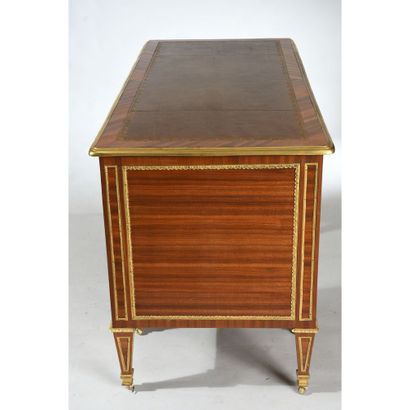 RARE OFFICE WITH LOUIS XVI all faces. It...