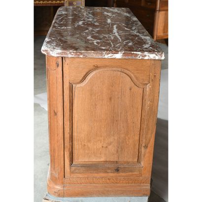 BUFFET DE BOISERIE sur plinthe en chêne à...