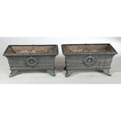 PAIR OF GARDENERS in frosted iron decorated...