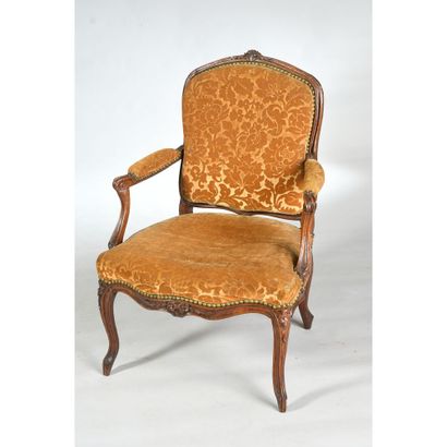 SUITE DE 4 FAUTEUILS LOUIS XV à dossier plat...
