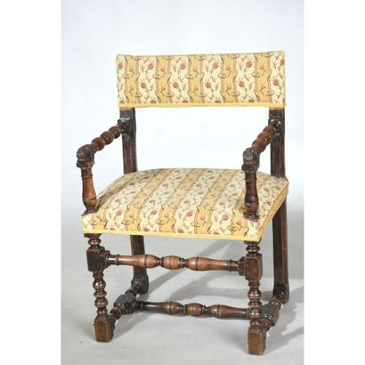 PAIR OF ARMCHAIRS LOUIS XIII. Stylized lion-headed...