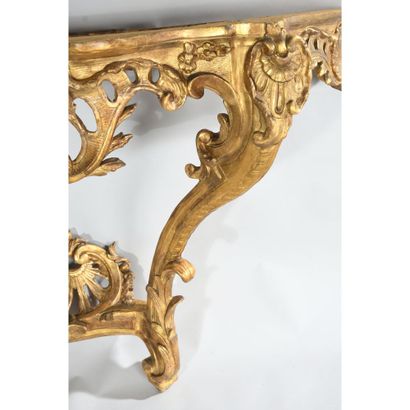 CONSOLE LOUIS XV of animated shape in gilded...