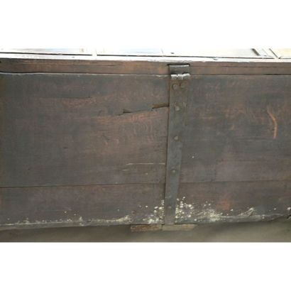 SPECTACULAR 3-panel oak casket decorated...