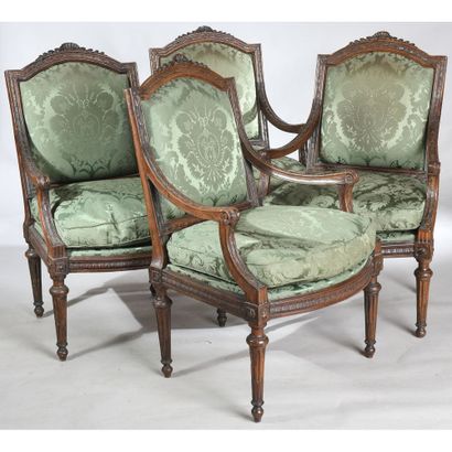 SUITE DE 4 FAUTEUILS LOUIS XVI à châssis...