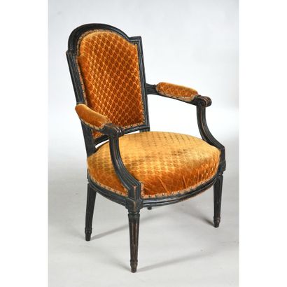 PAIRE DE FAUTEUILS LOUIS XVI à chapeau de...