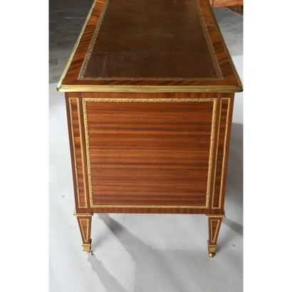 RARE OFFICE WITH LOUIS XVI all faces. It...