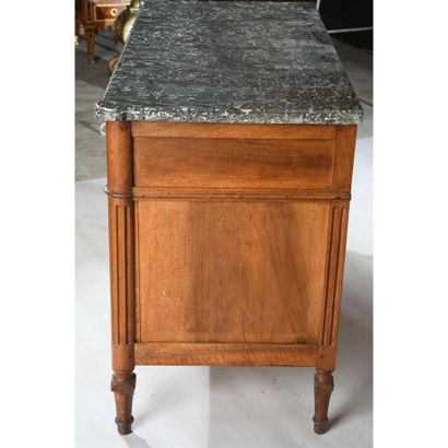 COMMODE LOUIS XVI en noyer ouvrant par 3...