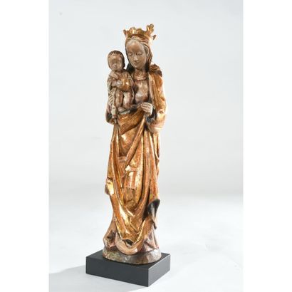SUJET en bois polychromé et doré représentant...