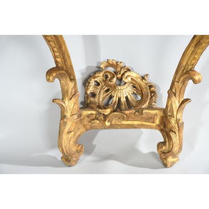 CONSOLE LOUIS XV of animated shape in gilded...