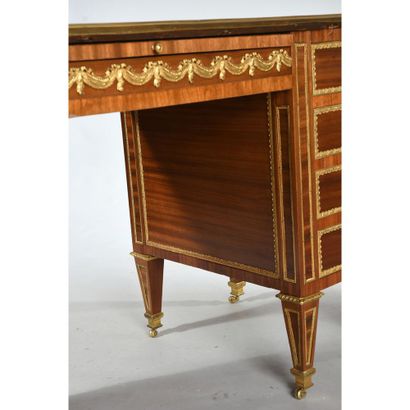 RARE OFFICE WITH LOUIS XVI all faces. It...