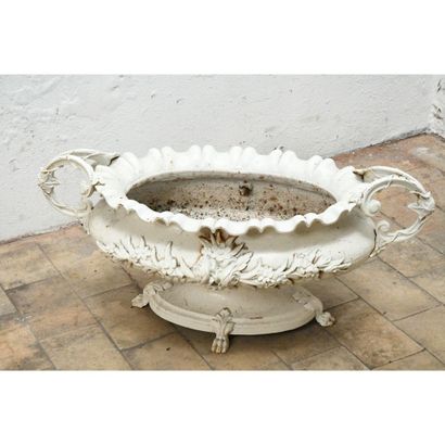 Oval cast iron GARDENERY with claw feet....