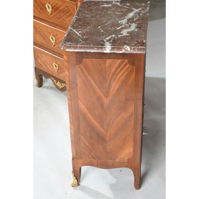 PAIR OF TRANSITION COMMODES in rosewood veneer,...