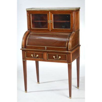 PETIT BUREAU A CYLINDRE LOUIS XVI en acajou...