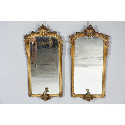 PAIRE DE MIROIRS RÉGENCE en bois doré et...
