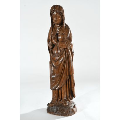 SUJET en chêne représentant la Vierge de...