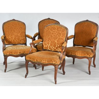SUITE DE 4 FAUTEUILS LOUIS XV à dossier plat...