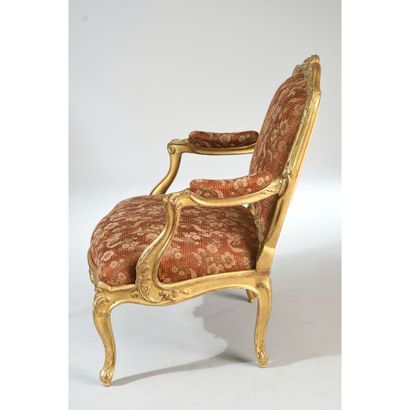 PAIRE DE FAUTEUILS A CHASSIS LOUIS XV en...