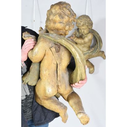 PAIRE D’AMOURS en bois sculpté et rechampi...