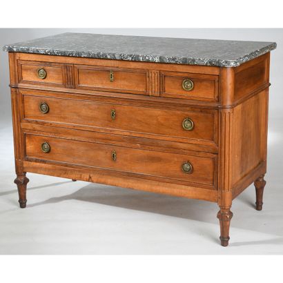 COMMODE LOUIS XVI en noyer ouvrant par 3...