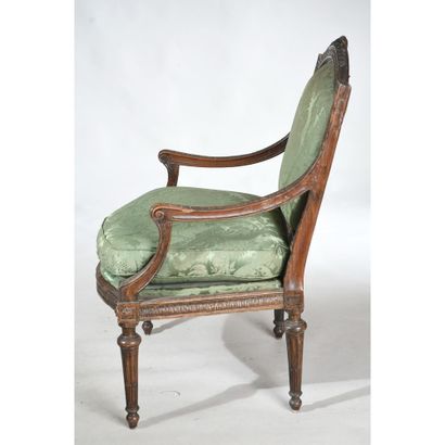 SUITE DE 4 FAUTEUILS LOUIS XVI à châssis...