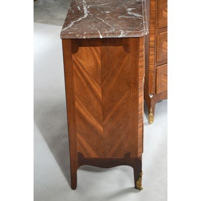 PAIR OF TRANSITION COMMODES in rosewood veneer,...
