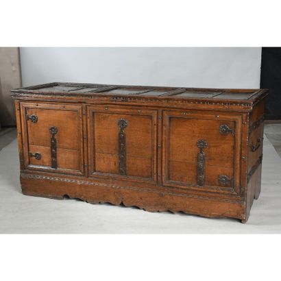 SPECTACULAR 3-panel oak casket decorated...
