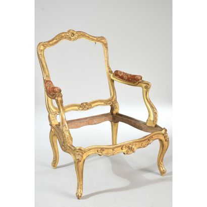 PAIRE DE FAUTEUILS A CHASSIS LOUIS XV en...