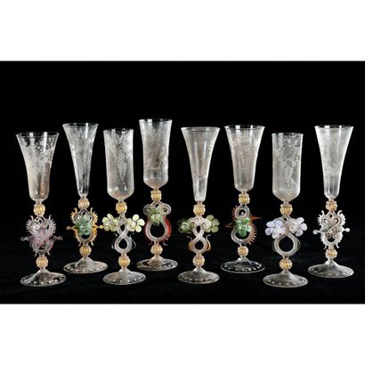 MURANO. 8 Italian GLASSES with round base...